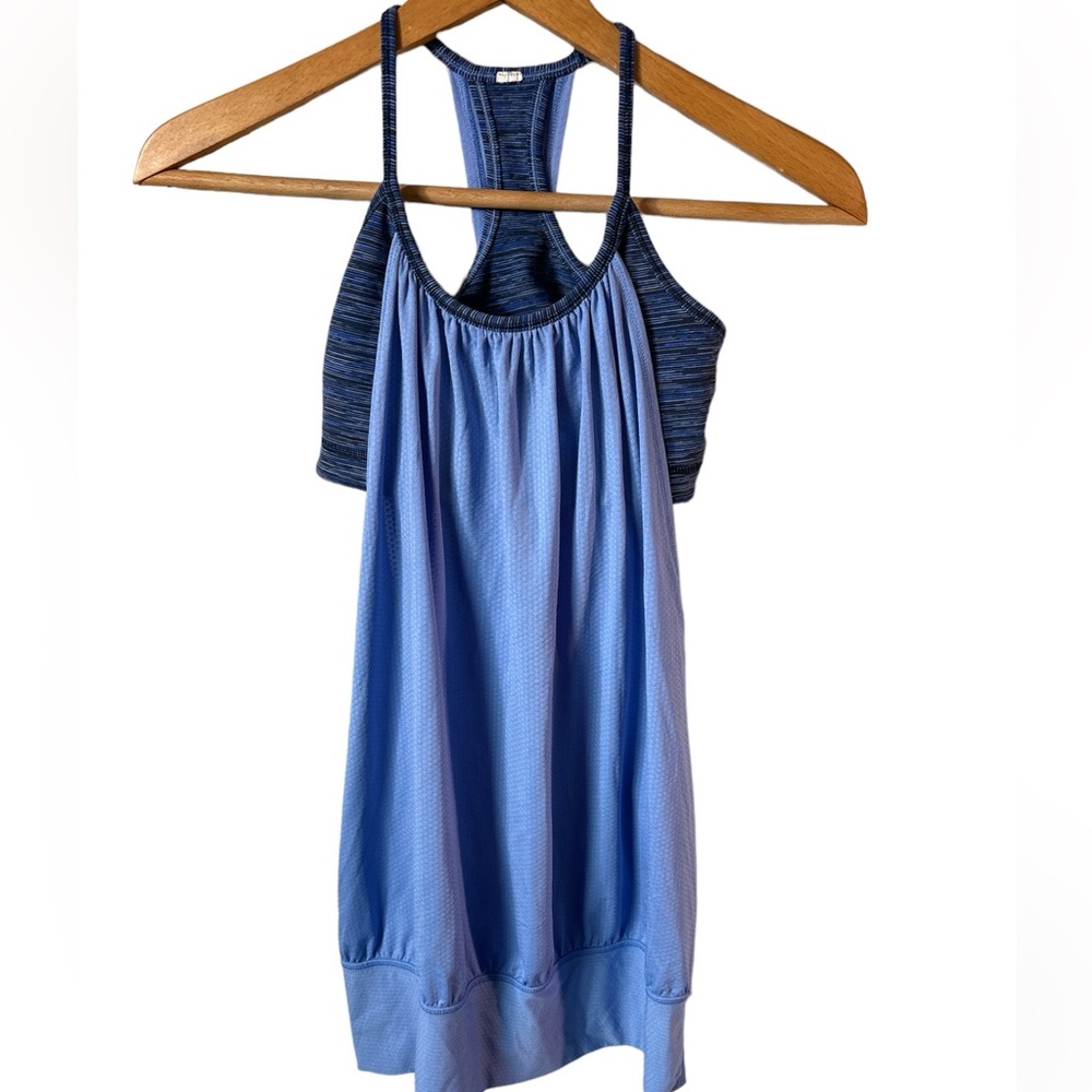 Lululemon No Limits Yoga tank in size 4. Blue on blue. Ex. Cond.